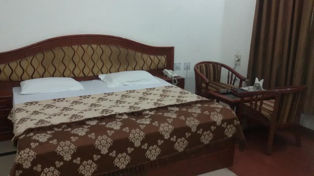 Hotel Sunrise Inn Лакхнау Екстер'єр фото