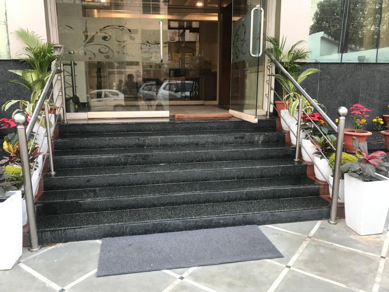 Hotel Sunrise Inn Лакхнау Екстер'єр фото